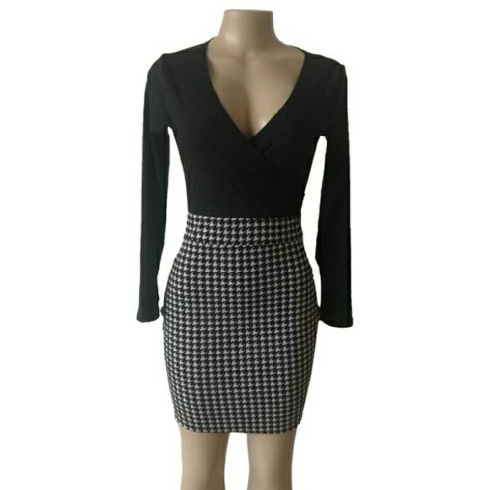 Long sleeve, lightweight, black & white dress 👗